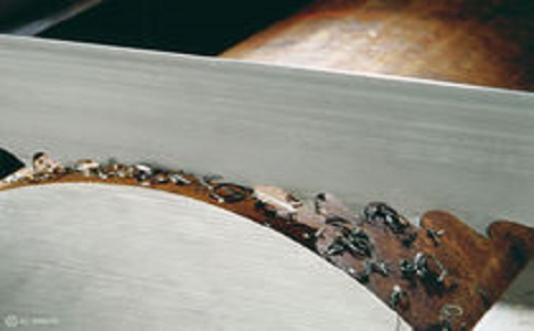 大庆带锯床线速度设定过高，为什么会导致带锯条齿尖发热加速锯条的磨损？